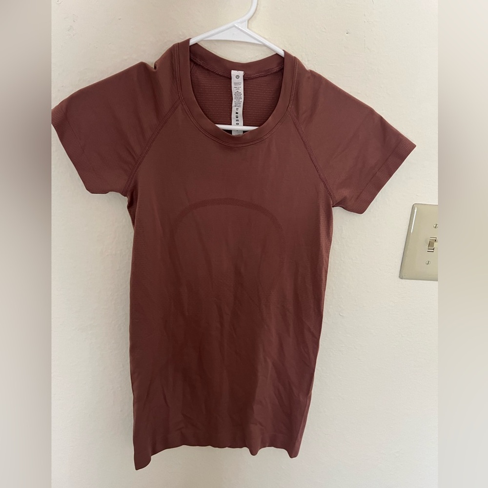 Lulu Lemon Women’s Athletic Shirt